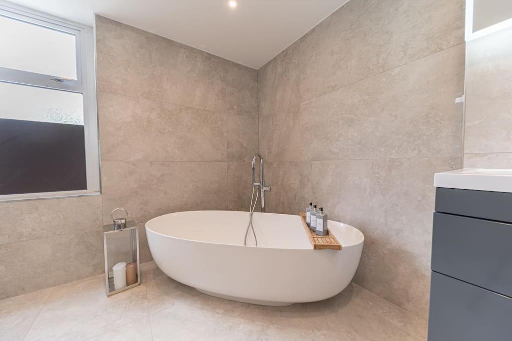 Luxury Townhouse In Workington Villa Eksteriør bilde